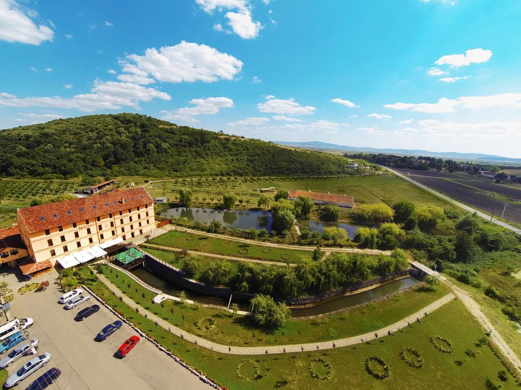 Hanul Moara Cu Noroc Ineu  Bagian luar foto